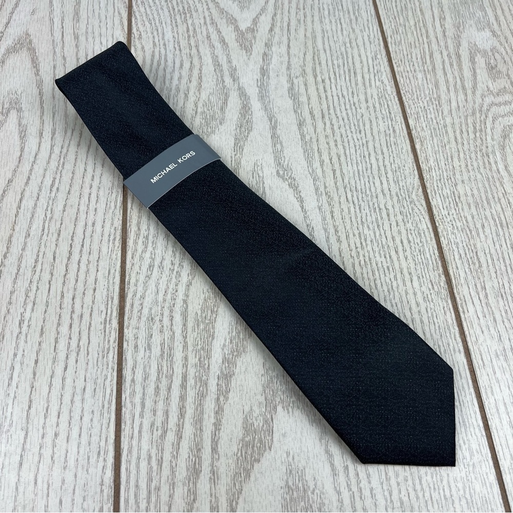 612 - Michael Kors Bronson Solid Tie Black 001 2MKC23-5034 Silk Blend $69.50